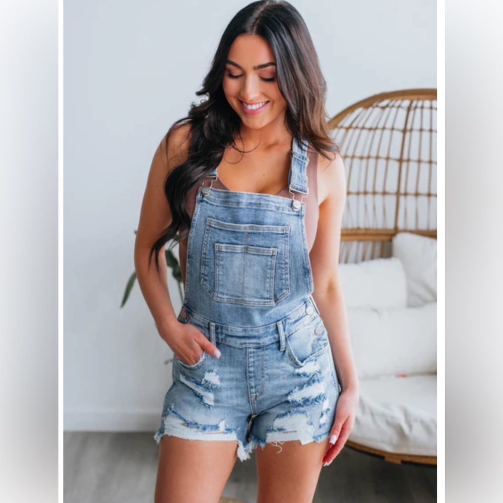 Women’s M Risen Shorts Overalls